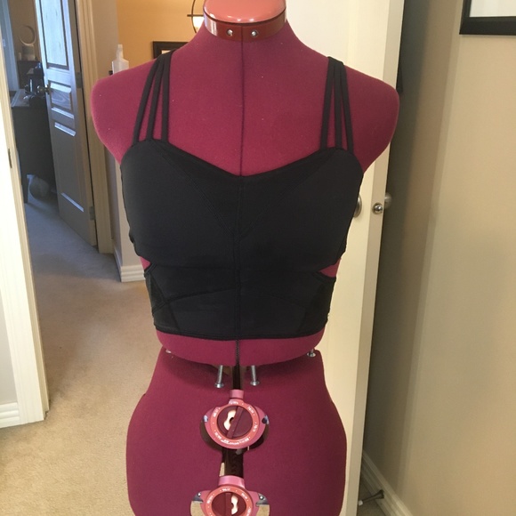 EUC Lululemon Strappy workout top - sz 4 - Picture 1 of 5